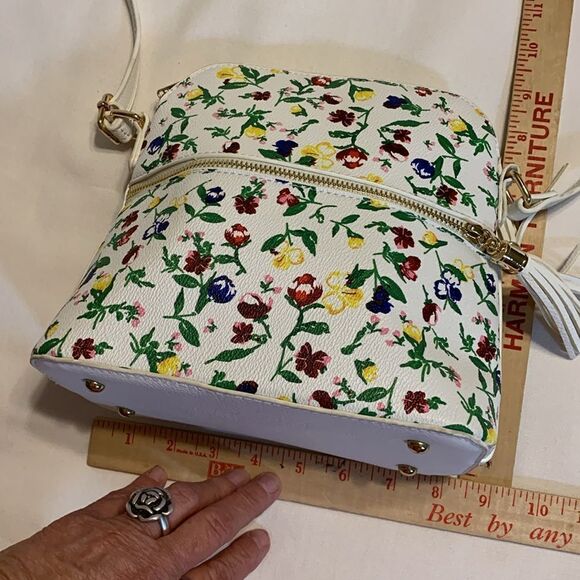 Multicolor white and floral Crossbody bag with top zipper closure - Picture 2 of 10